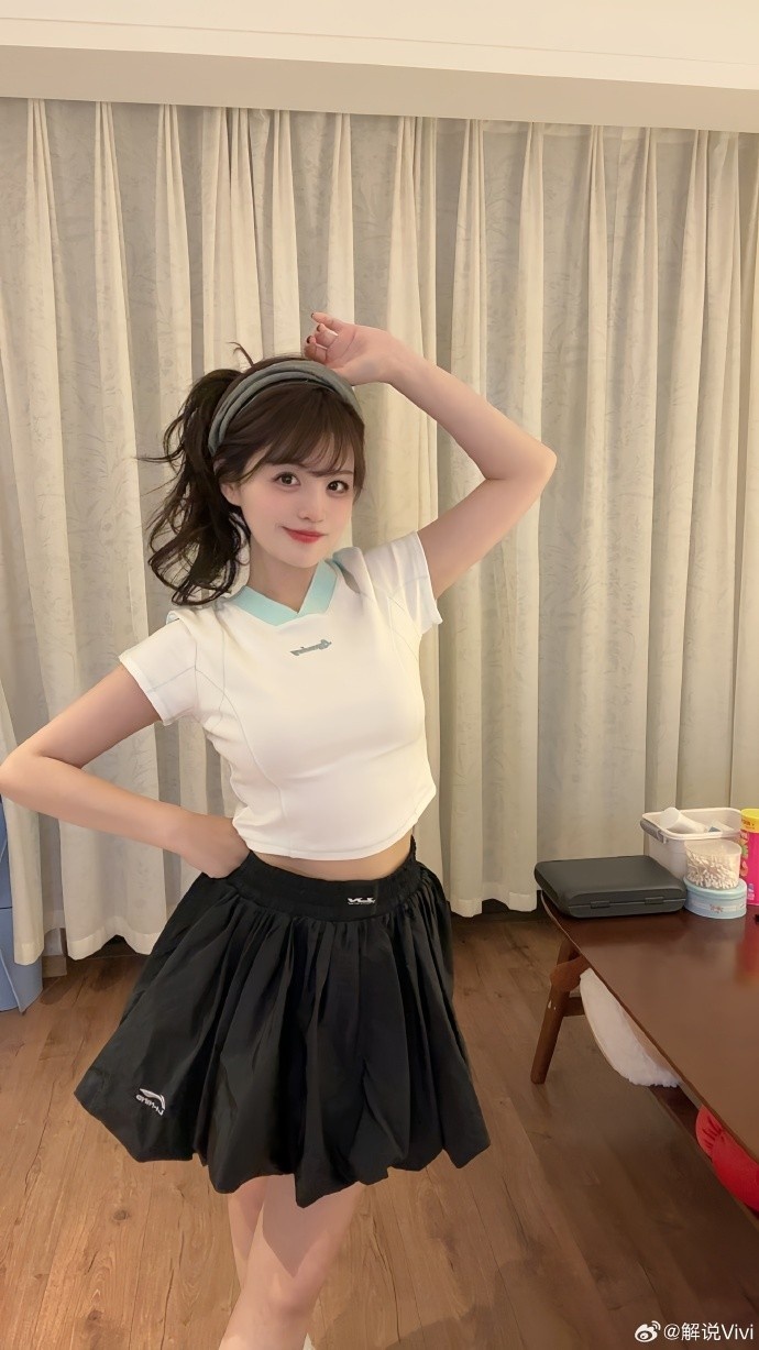无畏契约主持ViVi晒照:我的夏日ootd中最喜欢的一套