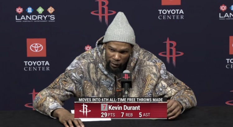 [体育报道]【完整版】杜兰特赛后：前场板仍是关键 进攻端要化繁为简(图1)