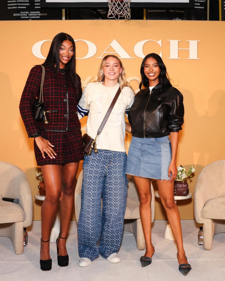  娜塔莉亚·布莱恩特晒工作照！作为主持人参与佩奇&里斯访谈节目