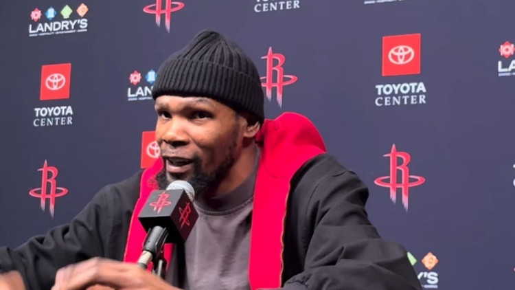 杜兰特谈最老单赛季2000分：我只是打的比赛最多 老詹没有吗？