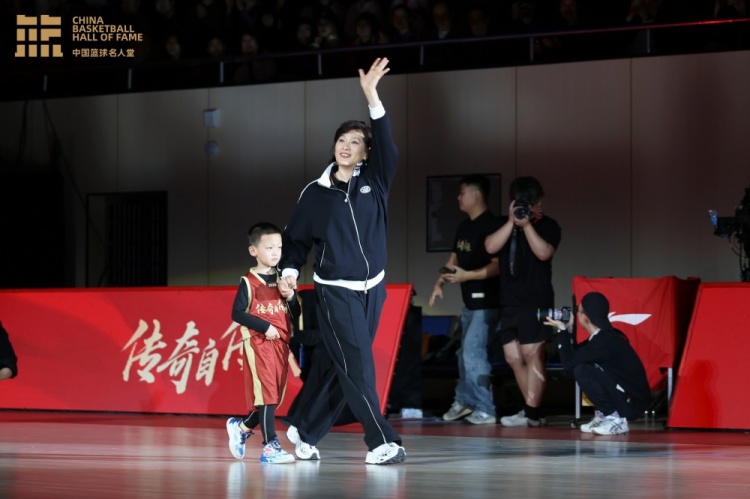 传递温暖、助力基层！中国篮球“公益民星嘉年华”在湖南桑植打响