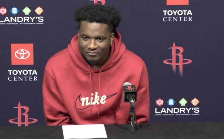 [精彩资讯]卡佩拉：投三分是教练特意画的战术 绝对是我生涯最棒的时刻之一(图1)