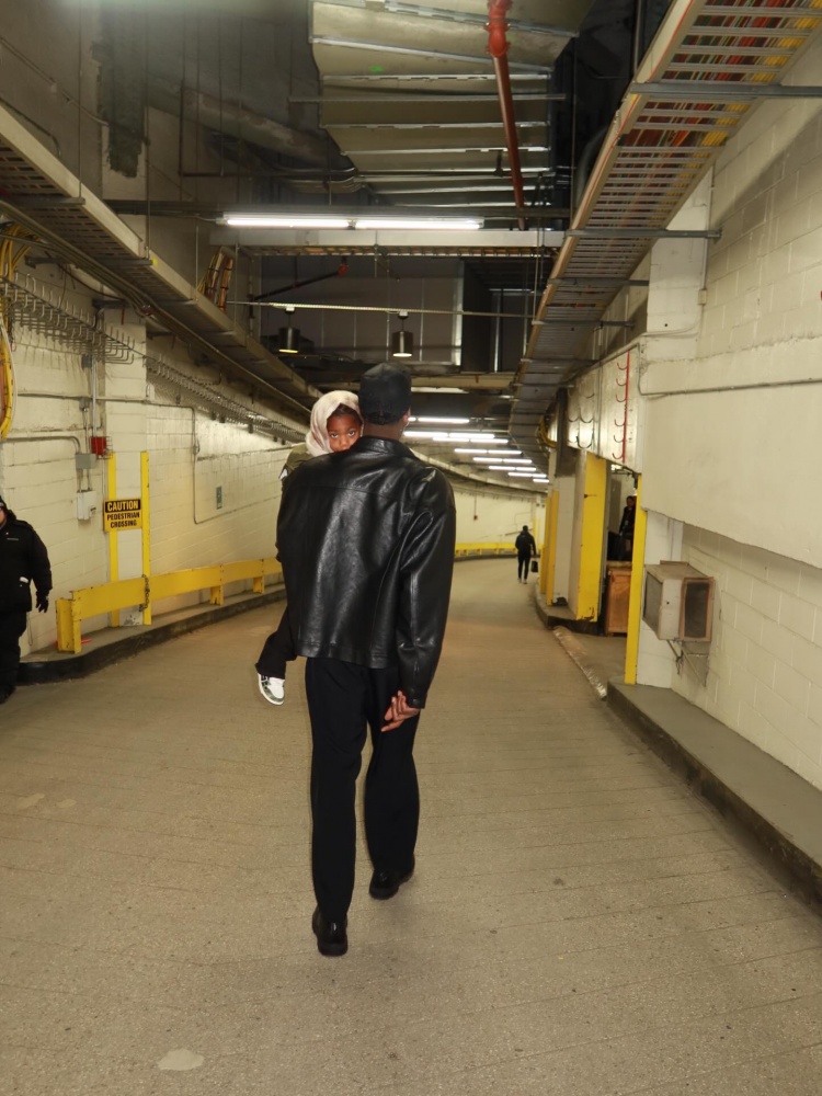 【球迷报道】艾顿晒照回顾常规赛：感谢不离不弃 工作尚未完成！(图2)