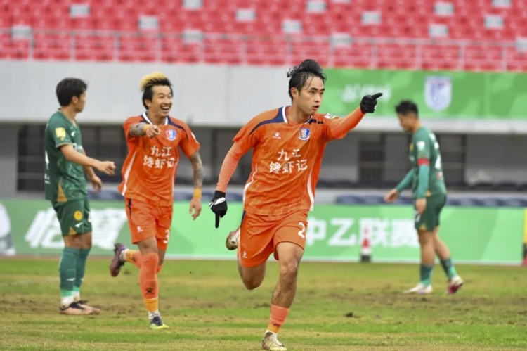 【体育焦点】江西庐山2-0完✨胜对手!风雨中捍卫主场荣耀!(图3) undefined