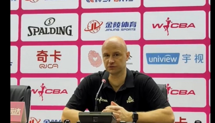 [赛事前线]四川女篮主帅：可以开心✨3小时 但之后就要调整心态迎接下一场硬仗(图1)