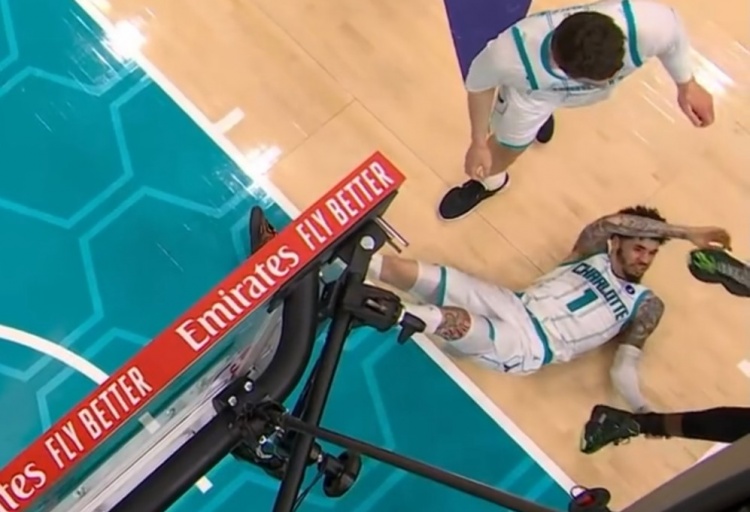 【最新赛报】哈队:三球不⭐是脏球员&虽然动作像WWE 问题是❗裁判就在跟⬅️前但没吹(图2) undefined