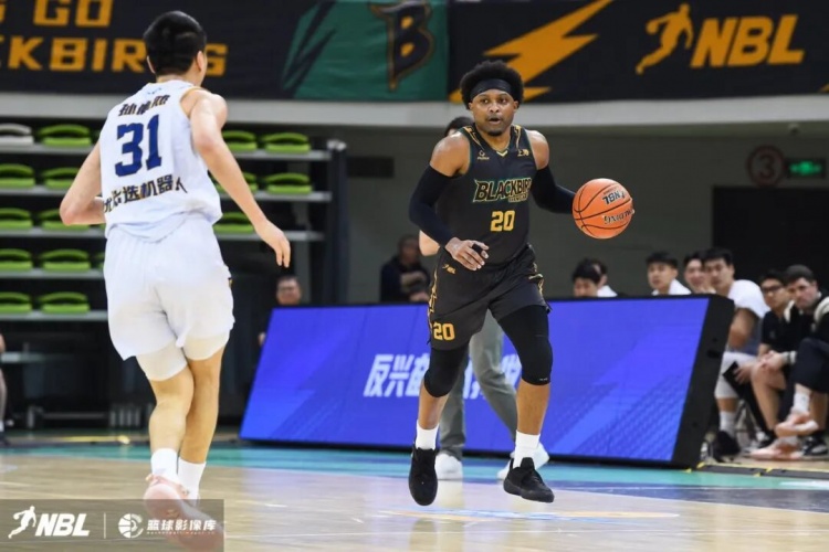 [CBA]无限我的城│2025-2026赛季NBL总决赛G1 香港金牛客场先拔头筹(图2)