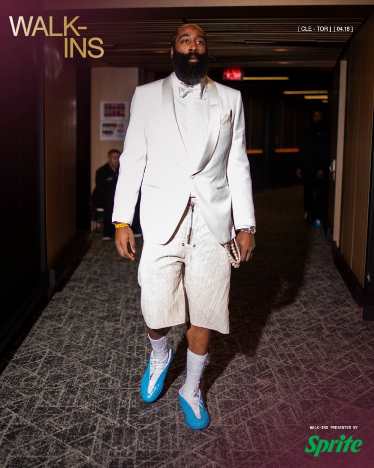 骑士众将季后赛入场穿搭：登哥西装配新鞋 莫布里无领西服造型