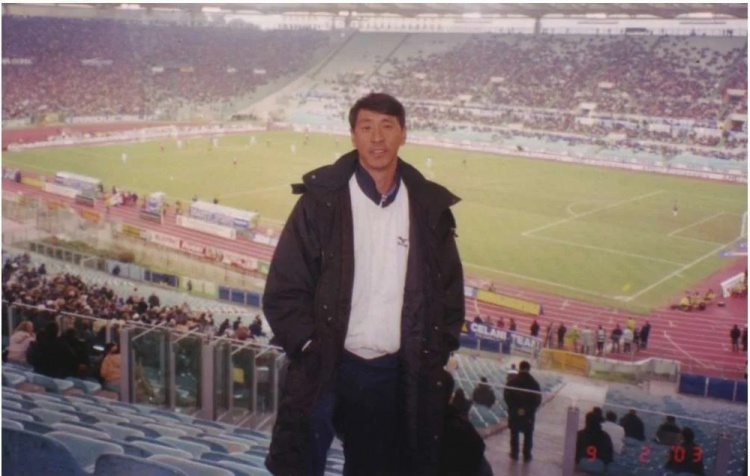 [体育报道]62岁，成为中国足坛最火的人(图4)