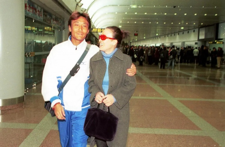 [体育报道]62岁，成为中国足坛最火的人(图5)