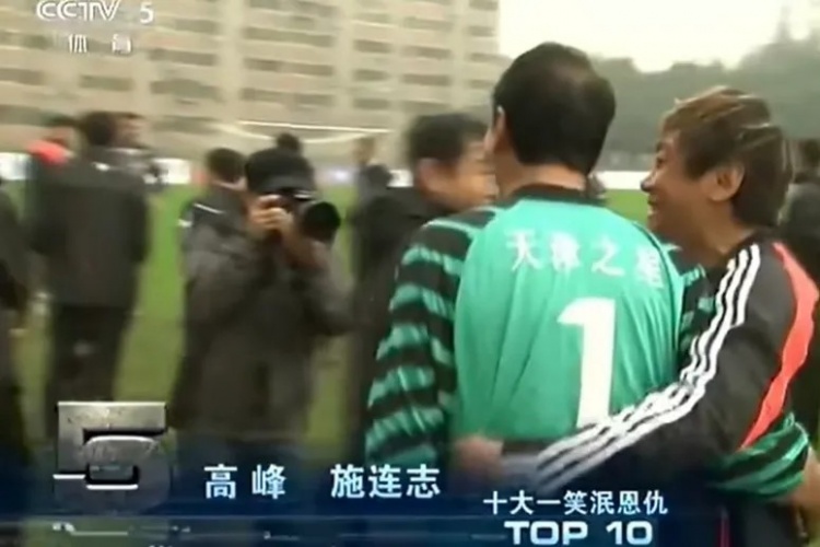 [体育报道]62岁，成为中国足坛最火的人(图7)