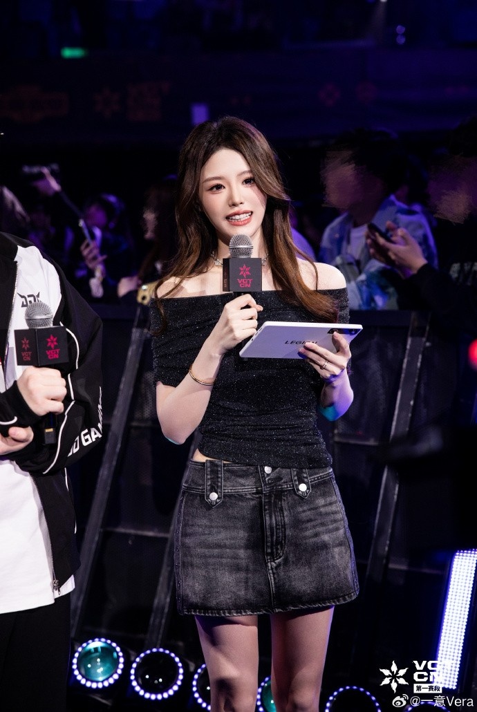 【万博电竞】无畏契约主持一意晒照：和无畏巡回一起到杭州真的是不同的体验