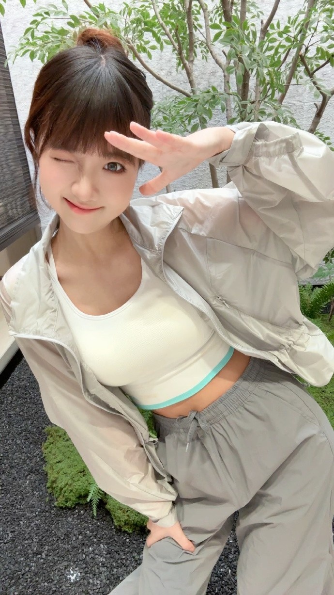 【万博电竞】前LPL解说Mage晒照：想穿上美丽衣衣去运动一下！₍(👊 ˙-˙ )