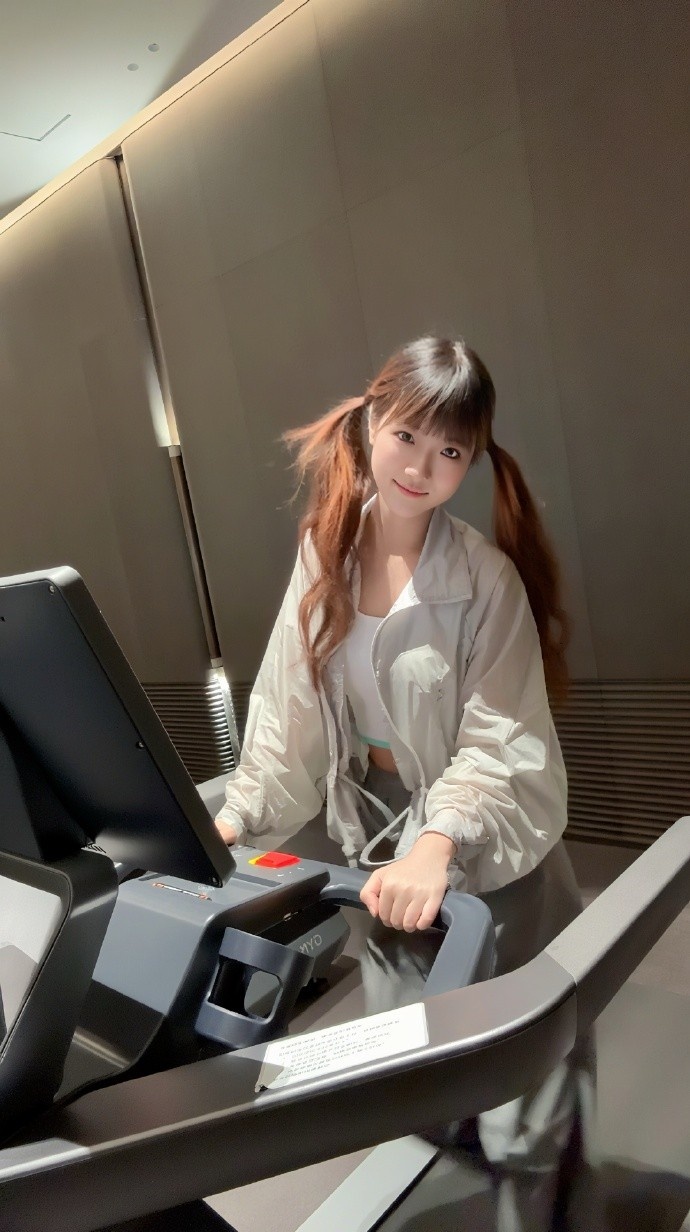 【万博电竞】前LPL解说Mage晒照：想穿上美丽衣衣去运动一下！₍(👊 ˙-˙ )