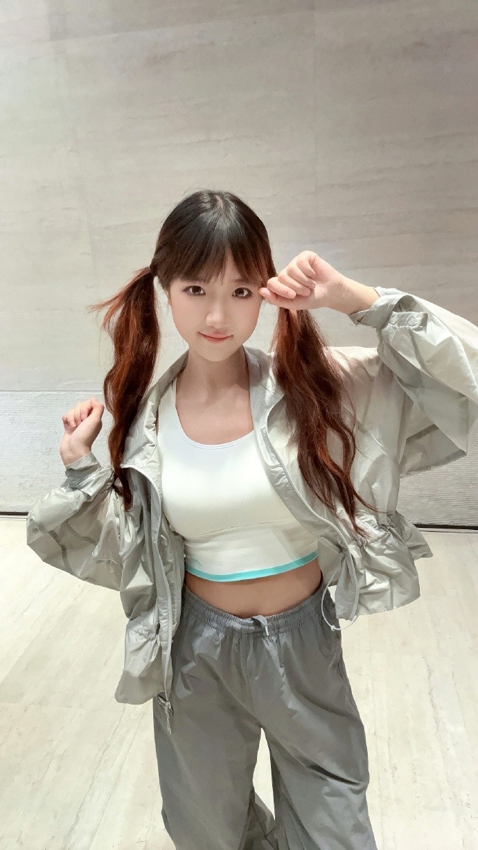 【万博电竞】前LPL解说Mage晒照：想穿上美丽衣衣去运动一下！₍(👊 ˙-˙ )