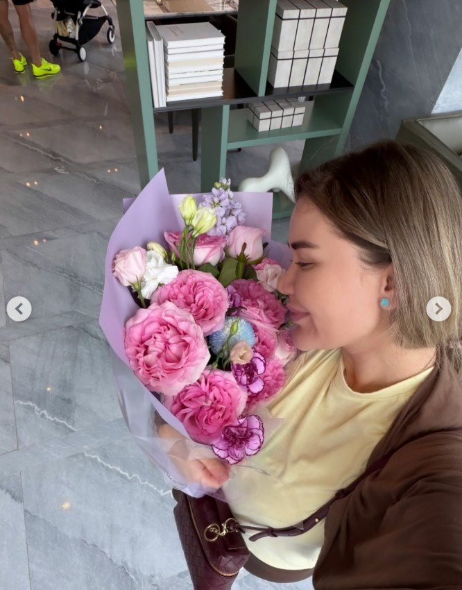 【你怎么看？】一家四口很幸福！米特里策妻子晒动态，米特里策和孩子为她庆生(图2)