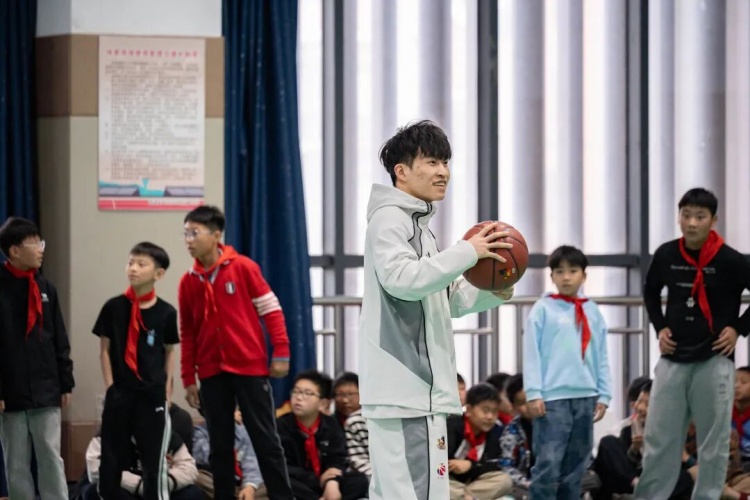 【中国篮球】公益行｜牵手肯帝亚 快乐校园行 肯帝亚男篮走进南通高等师范附小(图6)