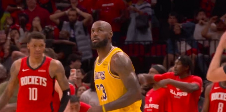 【权威发布】湖➡️人12秒追6分！GOAT！詹姆斯关键时刻抢断 随后三分重炮轰进追平(图2)