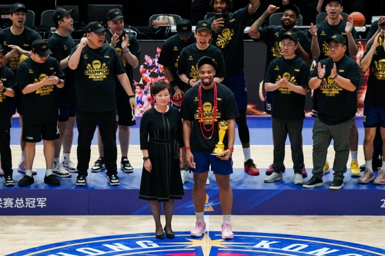  FMVP阿诺斯克囊括NBL所有个人大奖 称中国已成第二故乡