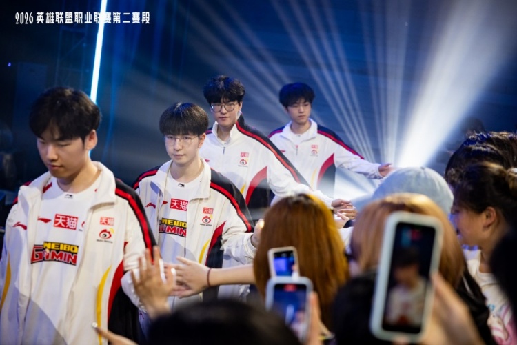 【万博电竞】开始北伐？WBG一扫颓势战胜领头羊TES 三胜六负暂列登峰组第七