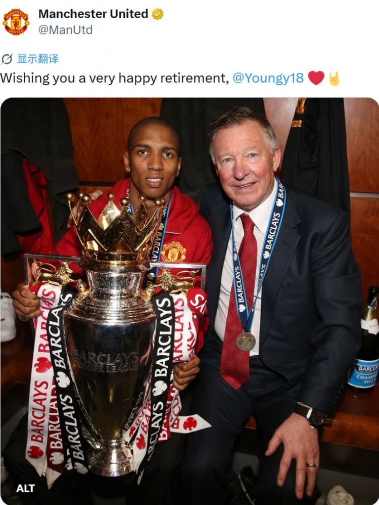 阿什利·扬挂靴！曼联官方晒与弗爵同框照：祝你的退役生活快乐