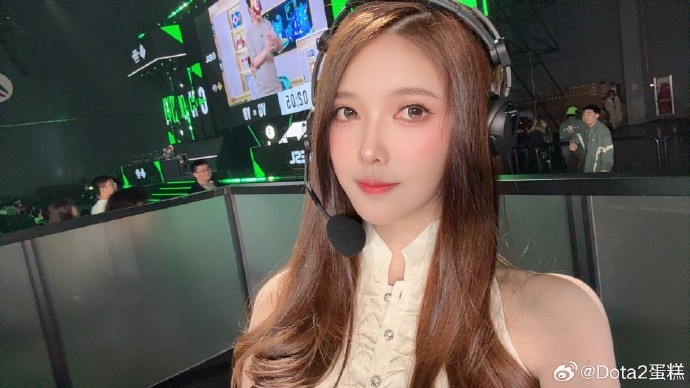 【万博电竞】DOTA2解说蛋糕晒英雄亚冠现场照：上海日记📓