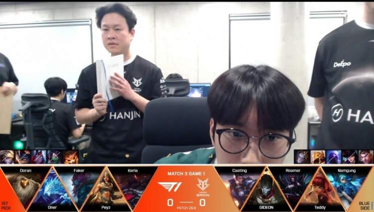 🎮轻松！Keria巴德联手Oner巨魔游走 T1首局23分钟速通BRO