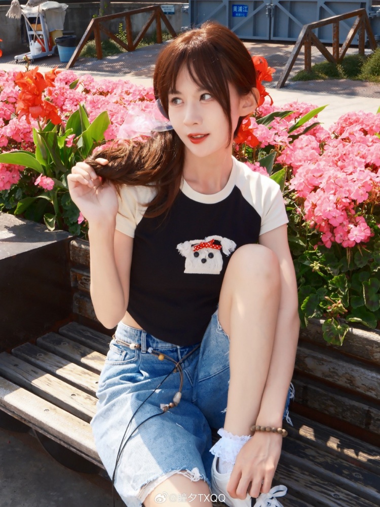 LPL女解说瞳夕晒照:明天濮院见✧٩(ˊωˋ*)و✧