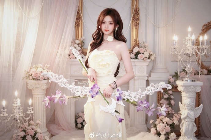 KPL主持人灵儿晒照：🏹🏹❤️❤️