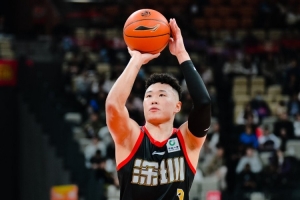 贺希宁：我必须要出手 去承担那个责任 容子峰是我们最好的1号位