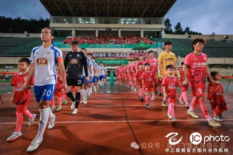 【体育头条】升至争冠组第三！中乙第九轮厦门飞鹭3-1广州蒲公英 刘子铭双响(图13)