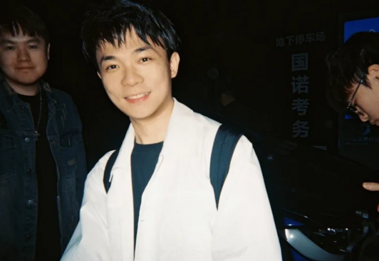 JDG分享选手胶片照:小小幸福记录员的成片在此【球盟会】