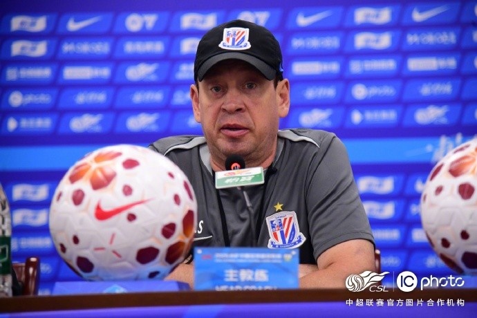 [体育头条]斯卢茨基：每场比赛我们都会针对对手进行战术布置安排(图1)