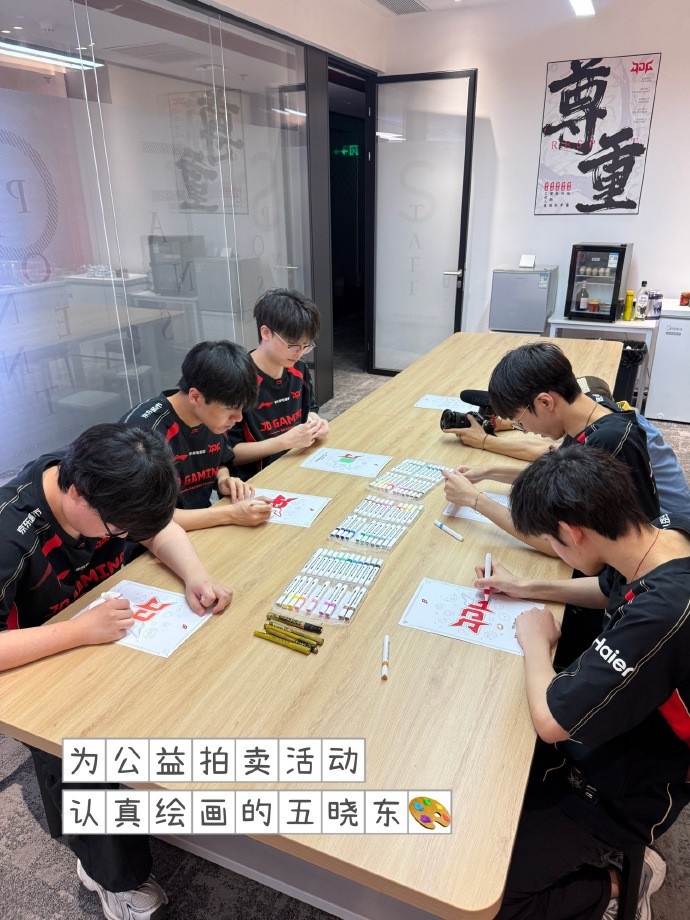 JDG分享队员五月日常照片:好天气、纪念日、比赛都是时光机