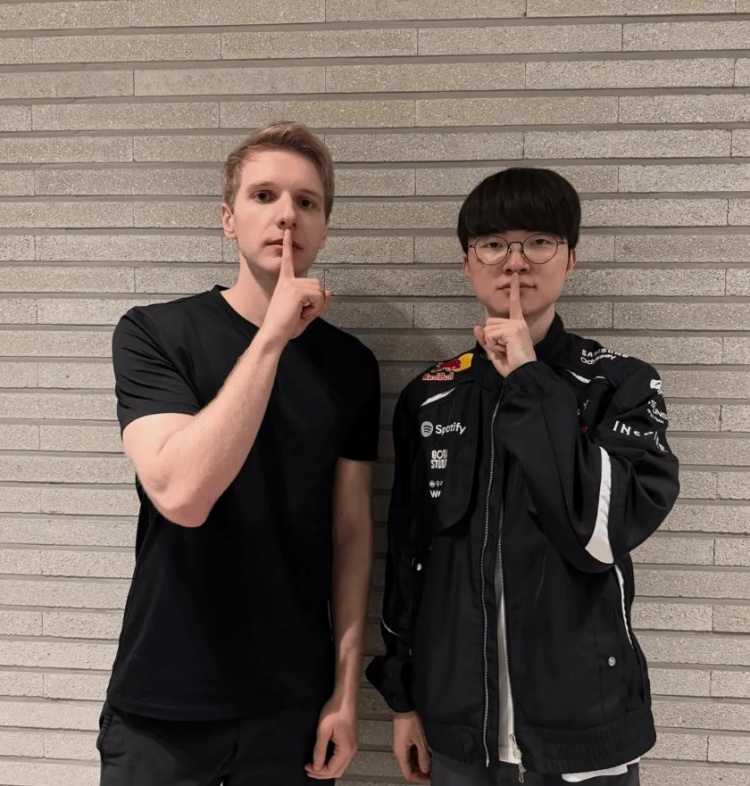 【万博电竞】Jankos发布和Faker合照:这是我来LCK解说最重要的原因