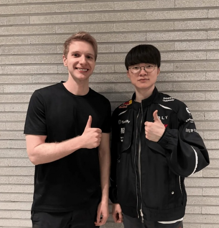 【QY球友会】Jankos发布和Faker合照：这是我来LCK解说最重要的原因