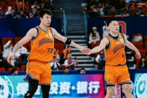 昨夜勇士赛后采访视频