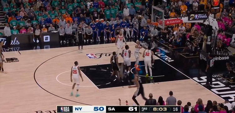 飞天遁地！福克斯抛投不中 卡斯尔起飞滞空拧身补篮得手