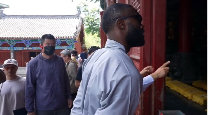 [马刺]效仿文班亚马？杰伦·布朗在少林寺参观和习武(图2)