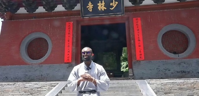 [马刺]效仿文班亚马？杰伦·布朗在少林寺参观和习武(图3)
