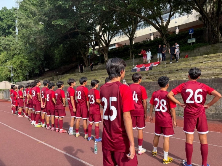 青少年足球联赛男子（U17组） 海港2:3重庆南开中学