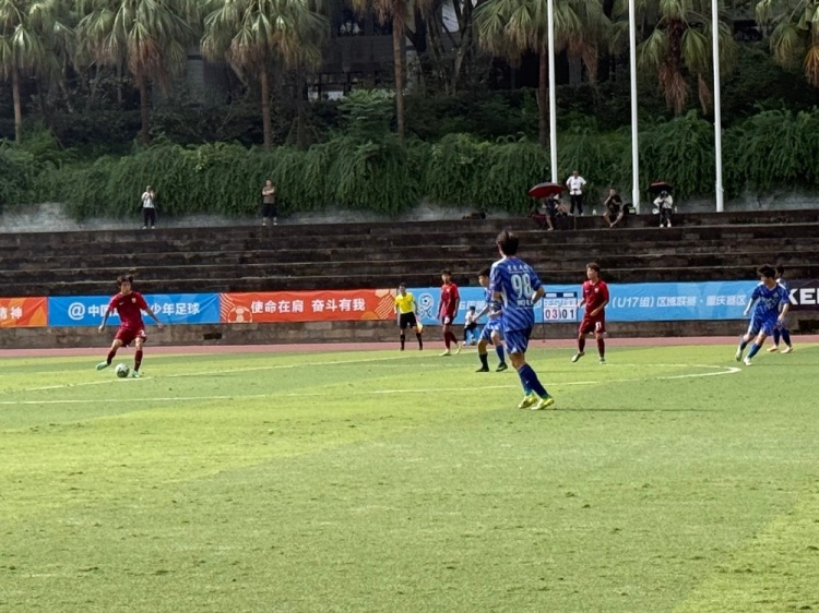 青少年足球联赛男子（U17组） 海港2:3重庆南开中学
