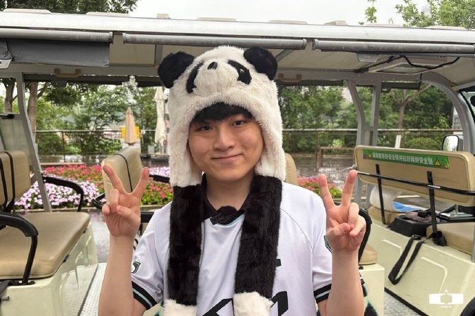 【万博电竞】DK分享ShowMaker LPL线下之旅返图:在活动中玩得很开心🤓