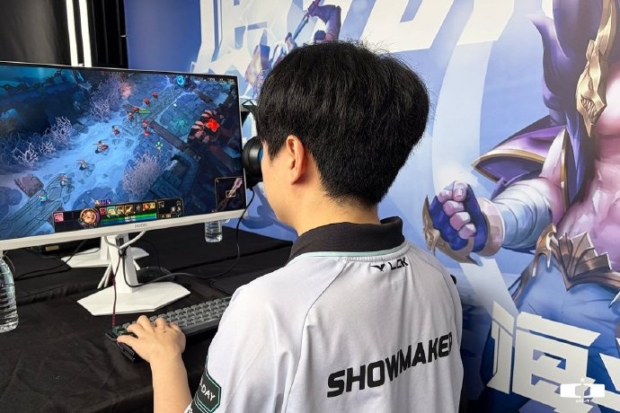 【万博电竞】DK分享ShowMaker LPL线下之旅返图:在活动中玩得很开心🤓