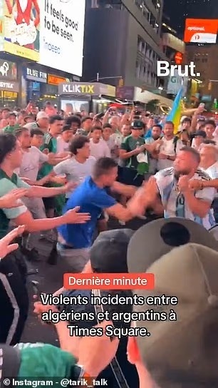 邮报：阿根廷和阿尔及利亚双方球迷爆发冲突，参与斗殴球迷被逮捕