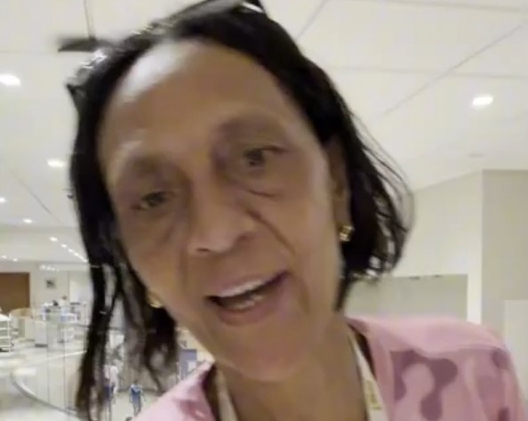 佛得角门将母亲跨越重洋抵达比赛现场，感谢中国球迷支持