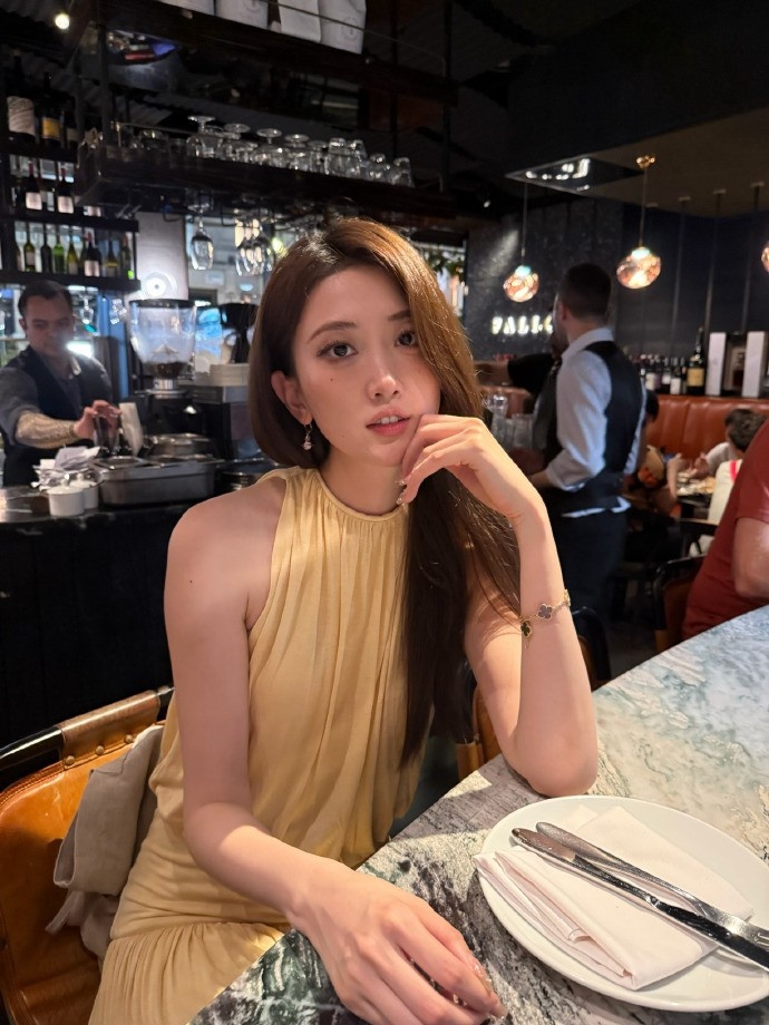 无畏契约主持唯嘉晒照：比赛结束后，才开始的伦敦假期