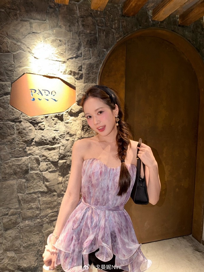 【QY球友会】无畏契约主持曼妮晒照：🍚长得很标准的饭
