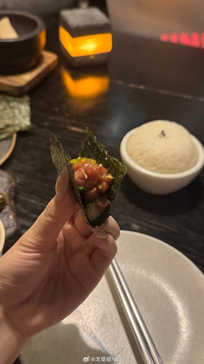 【QY球友会】无畏契约主持曼妮晒照：🍚长得很标准的饭