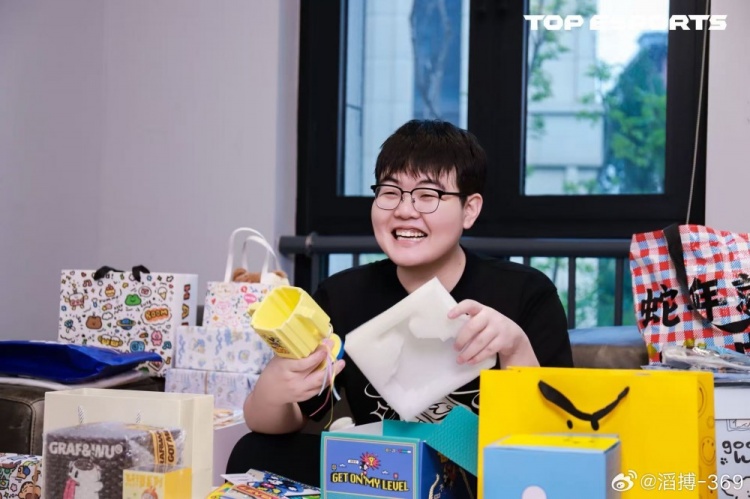 【万博电竞】爆料人:369有可能在第三赛段回归 但不一定是选手身份